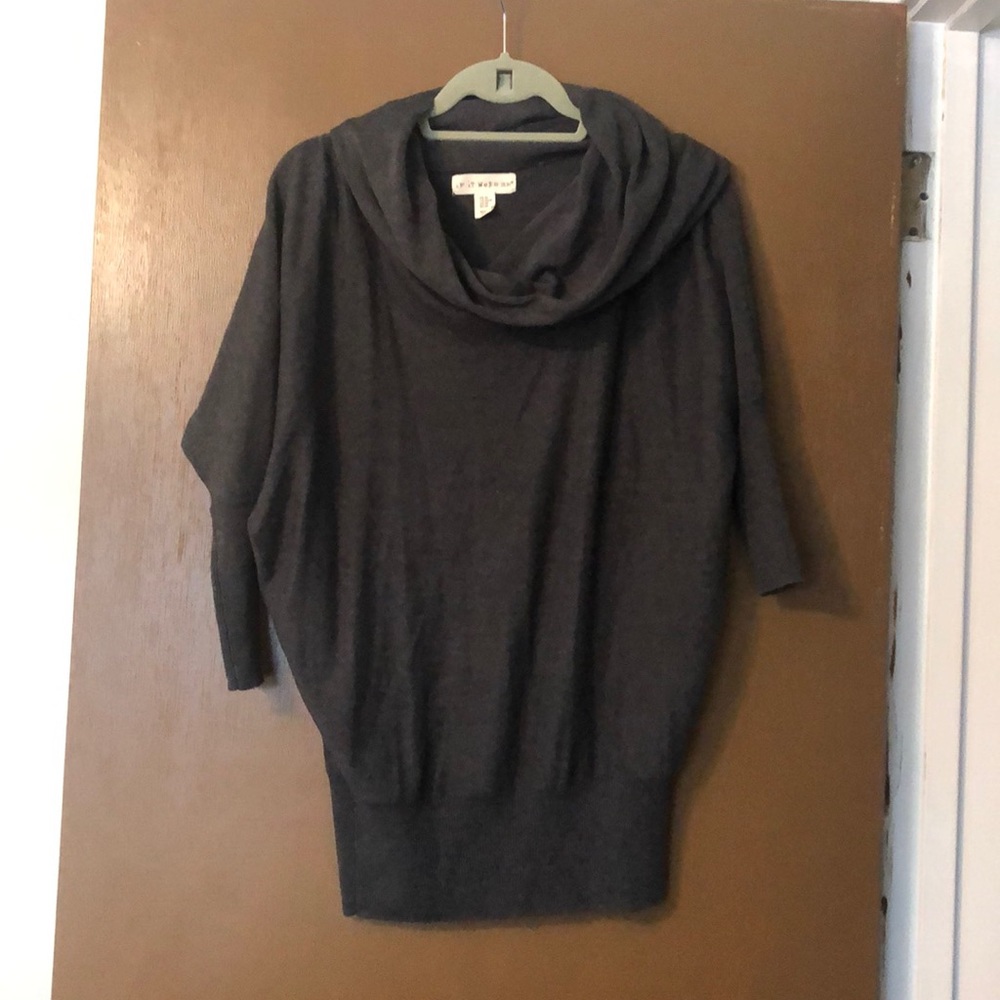Super cute light weight cowl neck top!